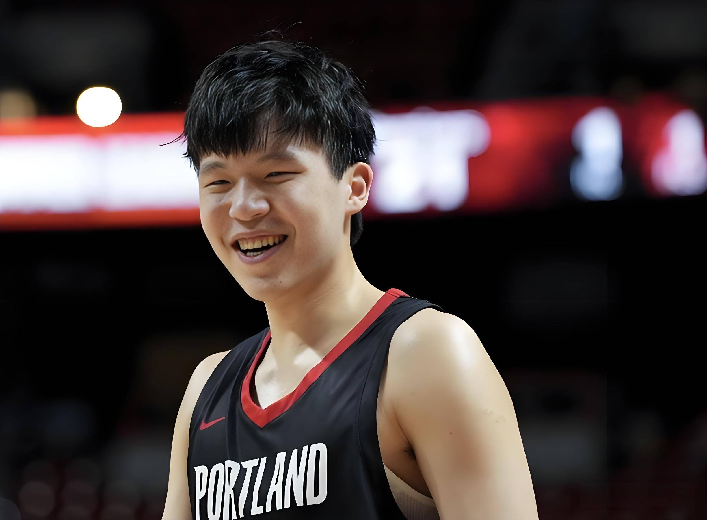 今晨纽卡斯尔备战CBA常规赛，更衣室发声细节曝光，质疑声仍在，团队化学反应显著