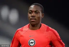 布莱顿训练开放日；窗口期队长鼓劲引欢呼；CBA季后赛在即；身体对抗强度拉满